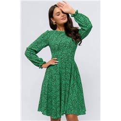 Зелёное платье с ракслешённой юбкой