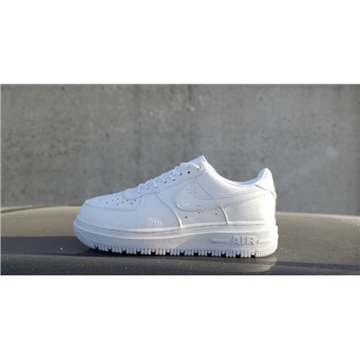 Nike Air Force 1 Luxe