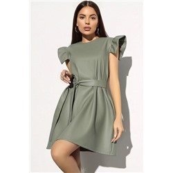 Короткое зелёное платье с поясом