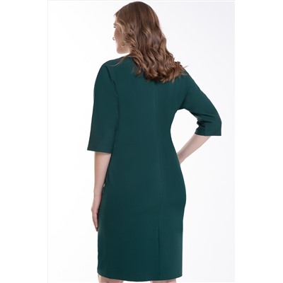 Зелёное платье-футляр с поясом