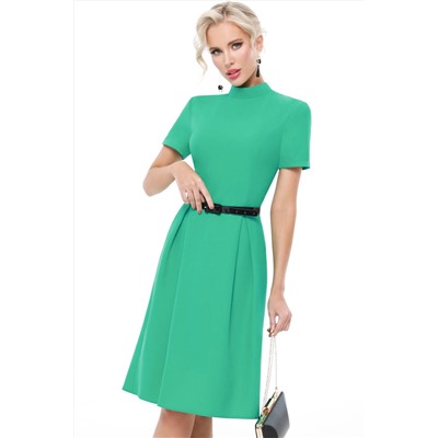 Зелёное платье с короткими рукавами