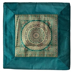 Индийский чехол для подушки МАНДАЛА В РАМКЕ, цвет ЗЕЛЕНЫЙ (полиэстер, с обратной стороны однотонный на молнии, размер 40 на 40 см.), 1 шт.