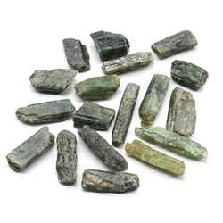 Кианит зеленый 18*11*7мм, 2-4г
