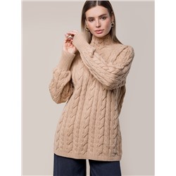 Удлиненный свитер фактурной вязки с узором косы