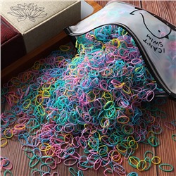 Силиконовые резиночки для волос 1000 шт.  в косметичке. РАЗОЦВЕТНЫЕ