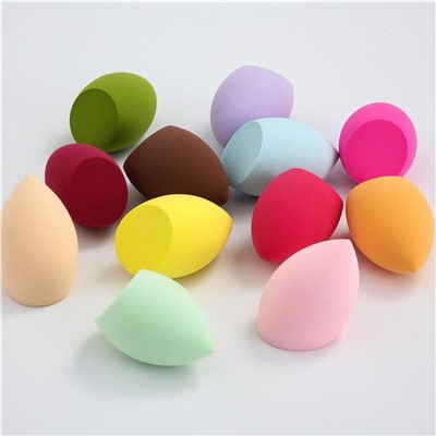 Спонж для макияжа каплевидный скошенный (Цвет случайный)