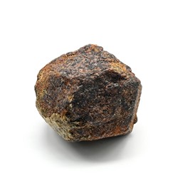 Камень гранат "Альмандин" необработанный 57*49*46мм, 273г