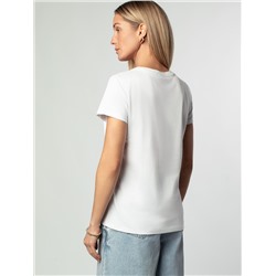 Футболка из 100% хлопка с авторским принтом.