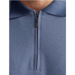 Лонгслив из мягкого фактурного трикотажа с плетеным воротником поло на молнии
