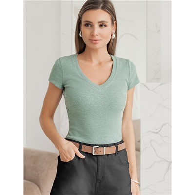 Футболка из плотного трикотажа в рубчик с V-образным вырезом