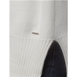 Свитер фактурной вязки с узором косы