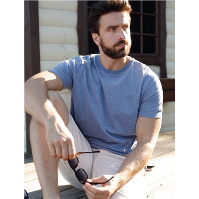 Базовая футболка с вышивкой