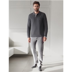 Лонгслив из мягкого фактурного трикотажа с плетеным воротником поло на пуговицах