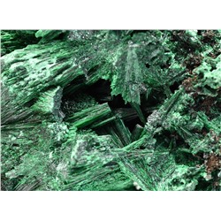 Малахит плисовый 83*55*39мм, 251г