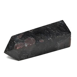 Кристалл из нуумита с гранатом "Карандаш" 34*34*113мм, 327г