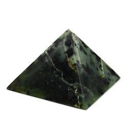 Пирамида из нефрита 35*35*24мм
