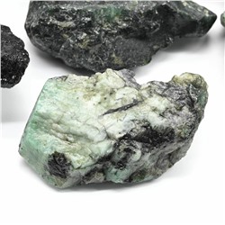 Минерал берилл 34*26*18мм, 20-29г (E)