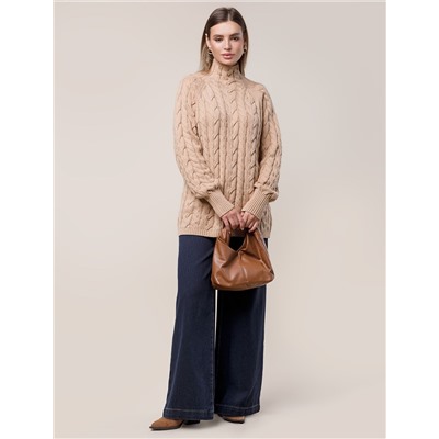 Удлиненный свитер фактурной вязки с узором косы