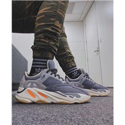 Adidas Yeezy boost 700