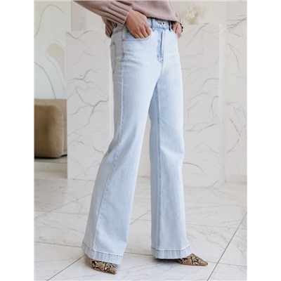 Джинсы-клеш из эластичного денима