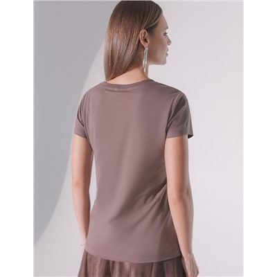 Нарядная футболка с пайетками