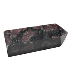 Кристалл из нуумита с гранатом "Карандаш" 40*32*127мм, 439г