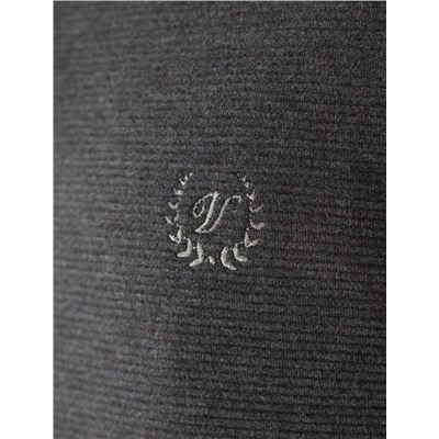 Лонгслив из мягкого фактурного трикотажа с плетеным воротником поло на пуговицах