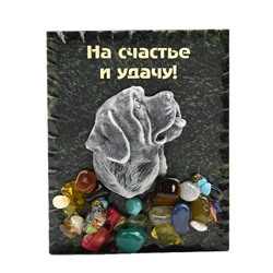 Магнит из змеевика и мрамолита с самоцветами "Собака Алабай" 65*80мм.