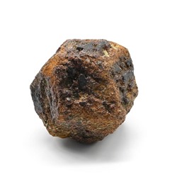 Камень гранат "Альмандин" самородный 66*59*57мм, 405г