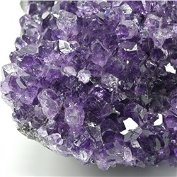 Друза из аметиста с кальцитом 77*64*37мм, 181г