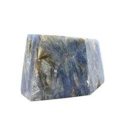 Минерал кианит с гранями 51*39*36мм, 123г