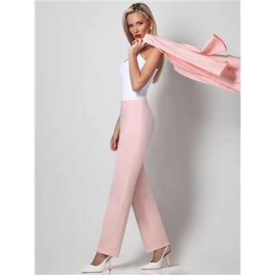 Костюм брючный персикового цвета