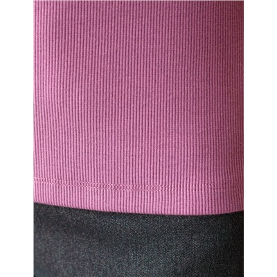 Футболка из плотного трикотажа в рубчик с V-образным вырезом