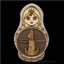 Магнит из бересты г. Липецк "Памятник Петру 1" матрешка 60*100мм вставка золотистая