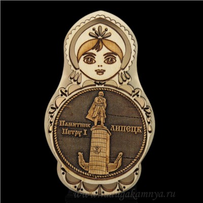 Магнит из бересты г. Липецк "Памятник Петру 1" матрешка 60*100мм вставка золотистая