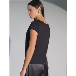 Нарядная футболка с золотистым принтом