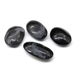 Талисман из обсидиана с гравировкой "Крылья" 2 сорт 38*53*20мм, 49-57г