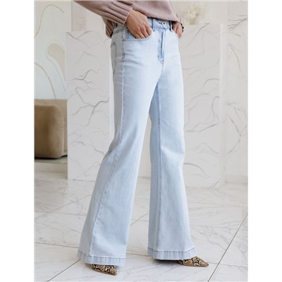 Джинсы-клеш из эластичного денима