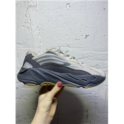ADIDAS YEEZY BOOST 700 v2
