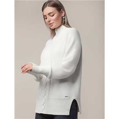 Свитер фактурной вязки с узором косы