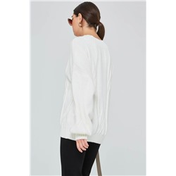 Пуловер белый вязанный oversize
