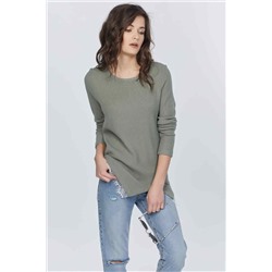 Джемпер трикотажный свободный с кружевом светло-зеленый