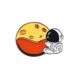 Металлический значок "Сырная Луна 1"