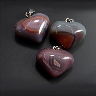 Сердечко ОБЪЕМНОЕ из камня СЕРЫЙ АГАТ HR-09 - денежный магнит (2,5 на 2 см.), 1 шт.