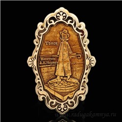 Магнит из бересты г. Томск "Памятник А.П.Чехову" 65*105мм вставка золотистая
