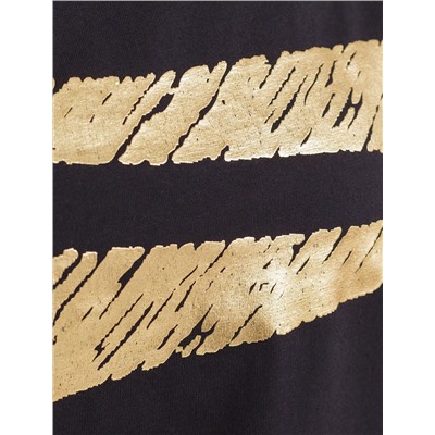 Нарядная футболка с золотистым принтом