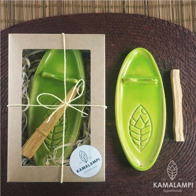 Подставка КАНОЭ ЗЕЛЁНОЕ с палочкой пало санто мини в коробке, KAMALAMPI, 1 шт.