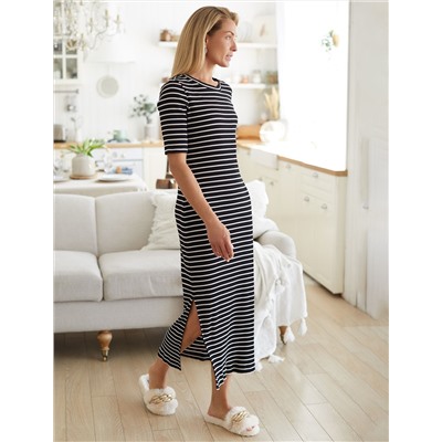 Платье из трикотажа в широкий рубчик с разрезами