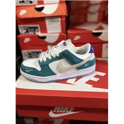 Nike SB Dunk Low Pro