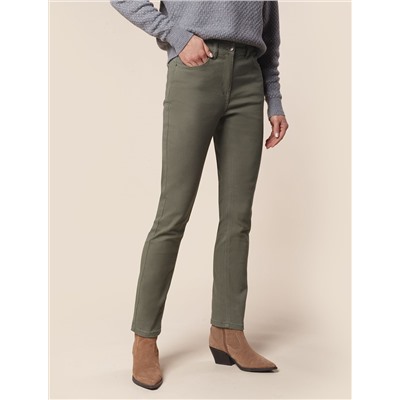 Джинсы из эластичного денима